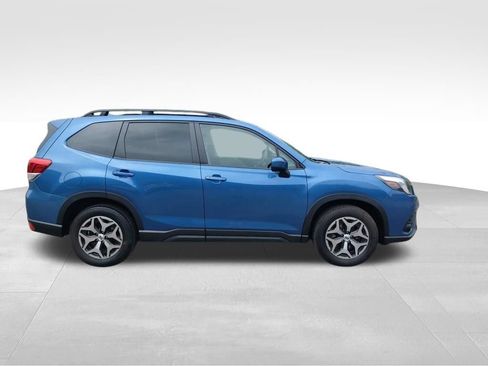 Used 2023 Subaru Forester Premium AWD/4WD image 7