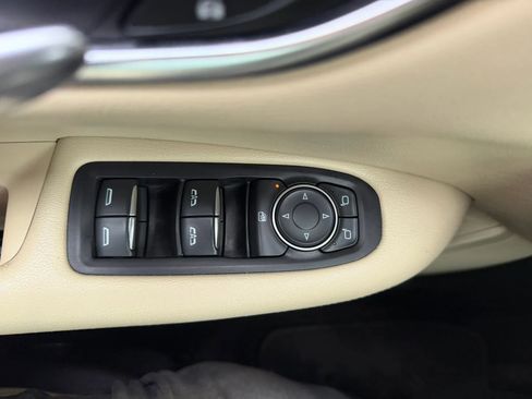 Used 2018 Cadillac XT5 AWD image 25