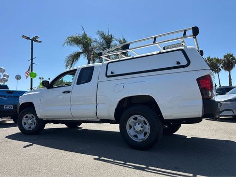 Used 2019 Toyota Tacoma SR image 3