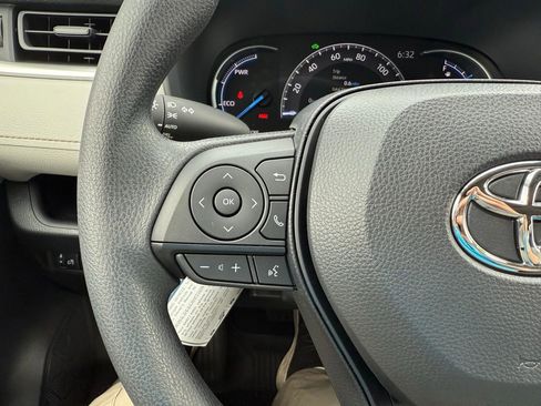 Used 2025 Toyota RAV4 XLE w/ Convenience Package image 18