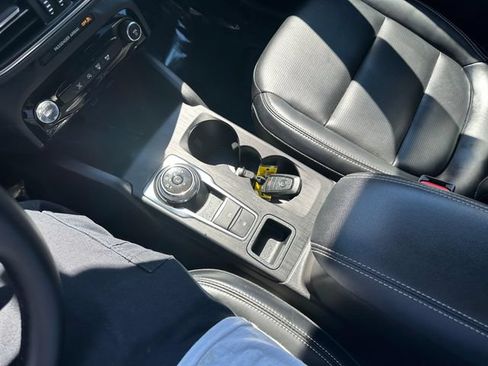Certified 2025 Ford Escape Platinum AWD/4WD image 18