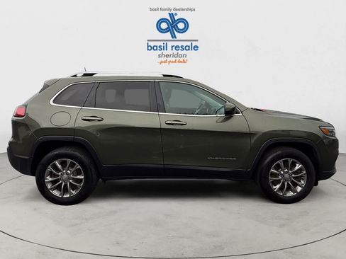 Used 2019 Jeep Cherokee Latitude Plus AWD/4WD image 8