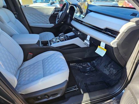 New 2025 Mitsubishi Outlander SEL image 10