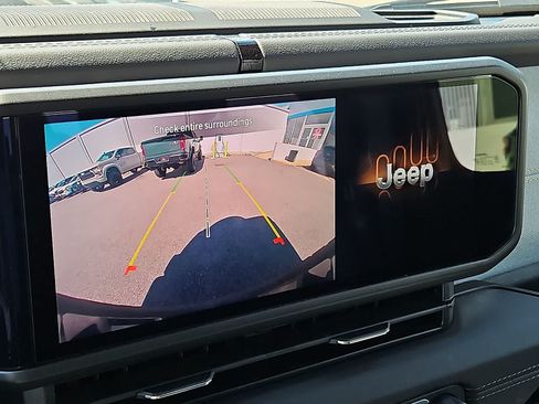 Used 2025 Jeep Wrangler Unlimited Sahara AWD/4WD image 20