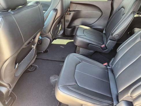New 2026 Chrysler Pacifica Select image 21