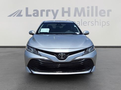 Used 2020 Toyota Camry LE FWD image 8