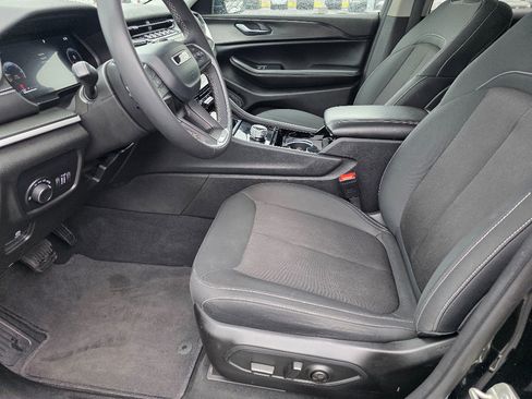 Used 2023 Jeep Grand Cherokee L Laredo AWD/4WD image 13