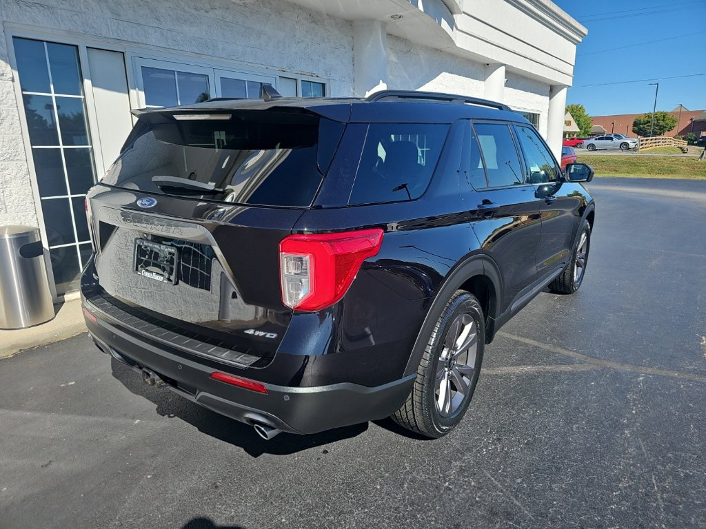 Used 2022 Ford Explorer XLT w/ Equipment Group 202A AWD/4WD image 4