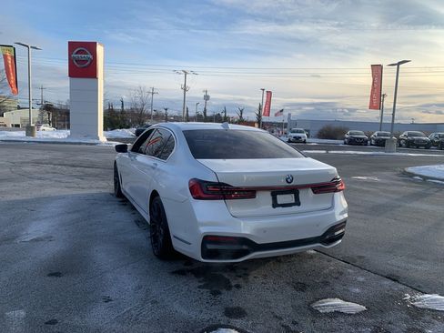 Used 2020 BMW 740i w/ M Sport Package image 5