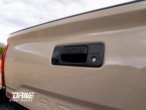 Used 2016 Toyota Tacoma TRD Off-Road image 16