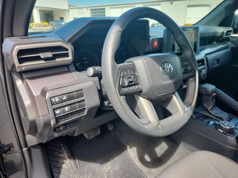 Used 2025 Toyota Tacoma TRD Off-Road image 23