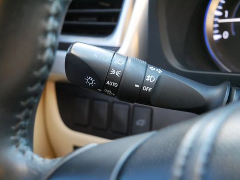 Used 2015 Toyota Highlander XLE image 19