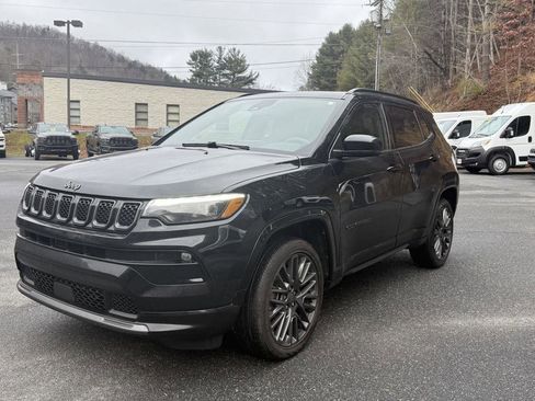 Certified 2024 Jeep Compass Limited w/ High Altitude Package image 3