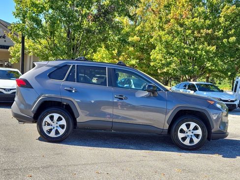 Used 2021 Toyota RAV4 LE image 6