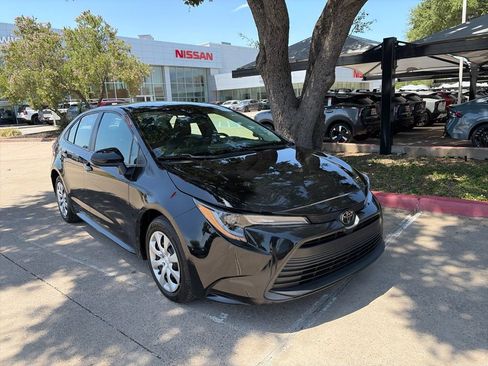 Used 2025 Toyota Corolla LE FWD image 12