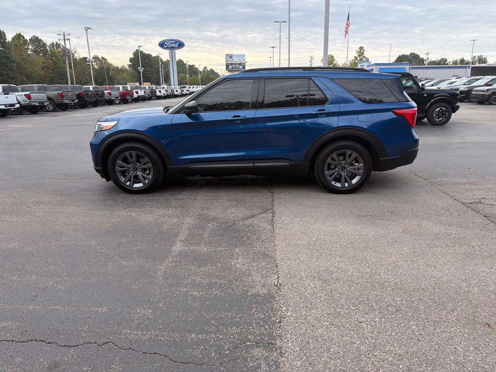 Used 2022 Ford Explorer XLT w/ Equipment Group 202A RWD image 6
