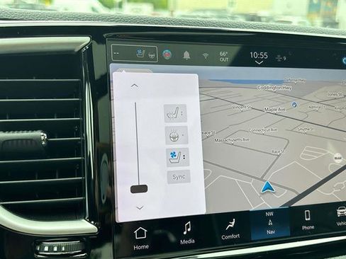 Used 2023 Chrysler Pacifica Limited w/ Uconnect Theater Family Group image 28