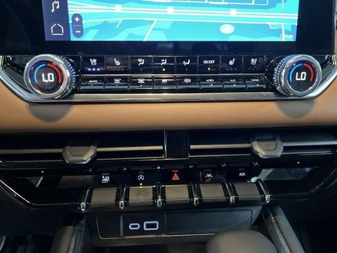 Certified 2023 GMC Canyon AT4 w/ AT4 Premium Package AWD/4WD image 18