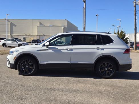 Used 2024 Volkswagen Tiguan SE image 4