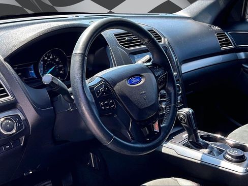 Used 2018 Ford Explorer XLT w/ Equipment Group 202A AWD/4WD image 13