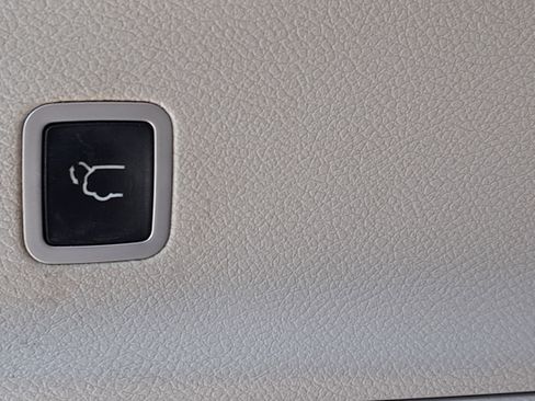 Used 2018 Chrysler Pacifica Limited FWD image 14