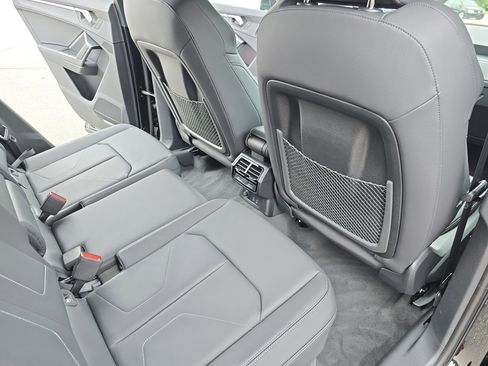 New 2025 Audi Q3 2.0T Premium image 11