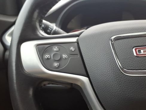 Used 2020 GMC Acadia SLT w/ Driver Alert Package II image 18