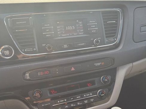 Used 2016 Kia Sedona EX FWD image 3