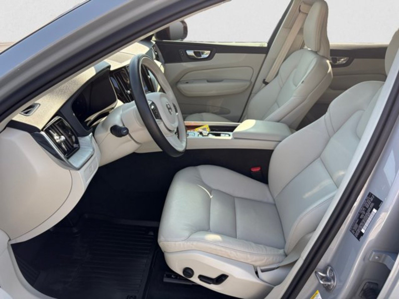 Used 2025 Volvo XC60 B5 Plus w/ Protection Package Premier AWD/4WD image 10