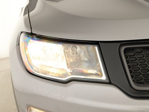 Used 2018 Jeep Compass Trailhawk AWD/4WD image 34