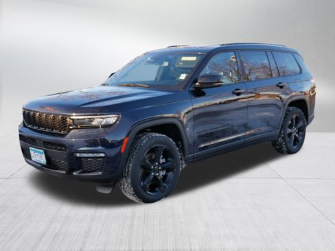 Used 2024 Jeep Grand Cherokee L Limited w/ Black Appearance Package image 4