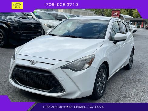 Used 2019 Toyota Yaris L image 3