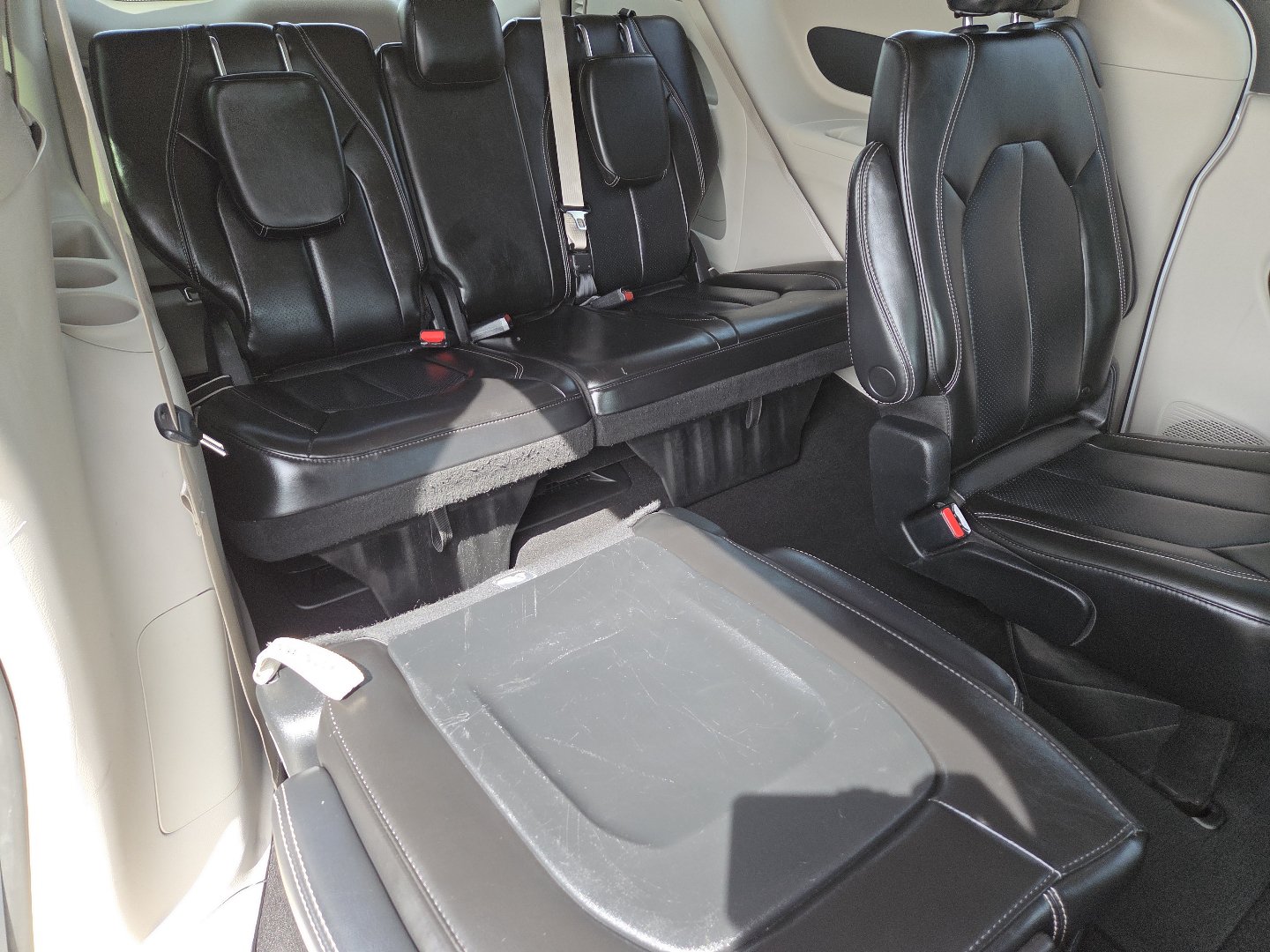 Used 2023 Chrysler Pacifica Touring-L FWD image 22