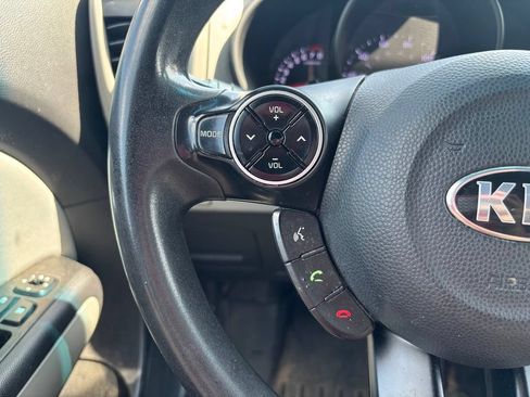 Used 2017 Kia Soul + FWD image 23