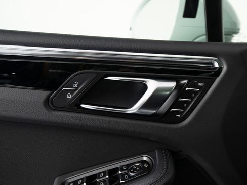 New 2026 Porsche Macan AWD/4WD image 18