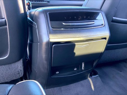 Used 2023 Cadillac Escalade Premium Luxury image 33