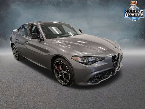 Used 2024 Alfa Romeo Giulia Veloce AWD/4WD image 3