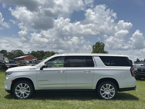 Used 2024 Chevrolet Suburban High Country w/ Premium Package 2 AWD/4WD image 12