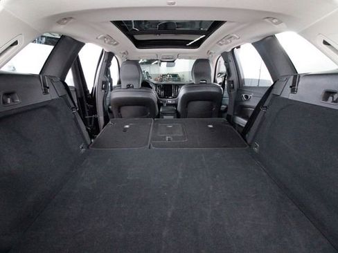 Certified 2025 Volvo XC60 B5 Plus w/ Climate Package AWD/4WD image 32