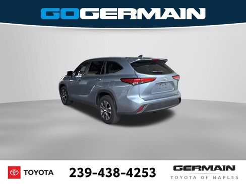 Used 2023 Toyota Highlander XLE image 4