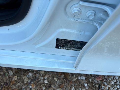 Used 2025 Genesis G70 2.5T image 30