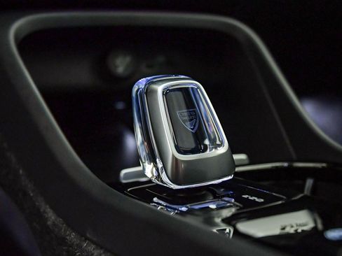 Certified 2025 Volvo XC40 B5 Plus w/ Climate Package image 25