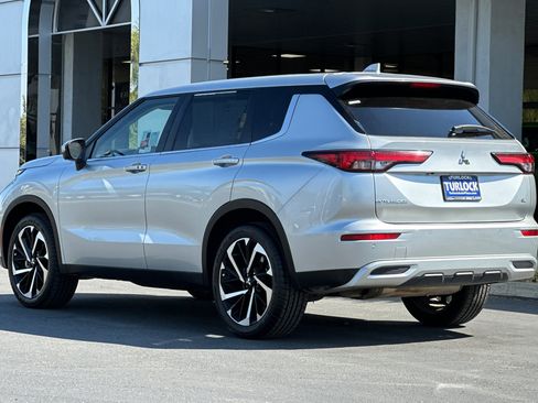 Used 2024 Mitsubishi Outlander SE image 6