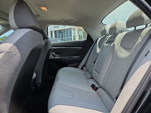 Used 2024 Hyundai Elantra Limited FWD image 10