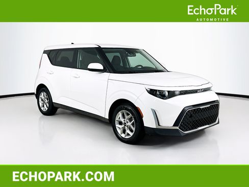 Used 2025 Kia Soul LX w/ LX Technology Package FWD image 1