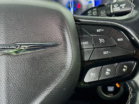 Used 2020 Chrysler Pacifica Touring-L Plus FWD image 13
