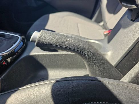 Used 2025 Kia Seltos S FWD image 32