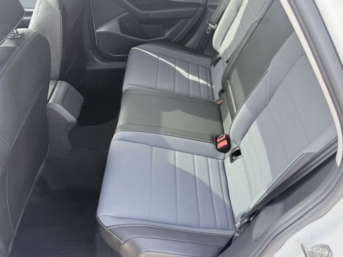 Used 2025 Volkswagen Jetta SE FWD image 31