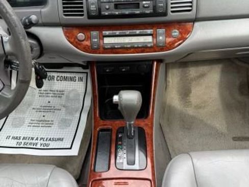 Used 2002 Toyota Camry XLE image 16