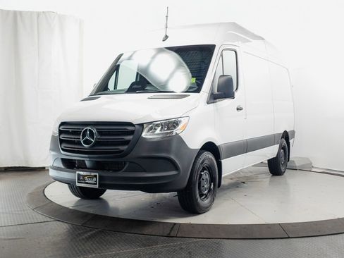 Used 2025 Mercedes-Benz Sprinter 2500 image 3